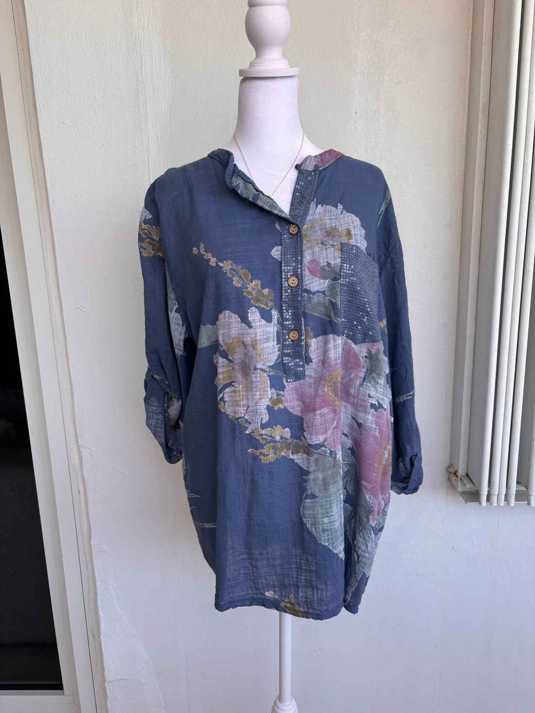 Style 1084 Floral Top with Sparkle Pocket