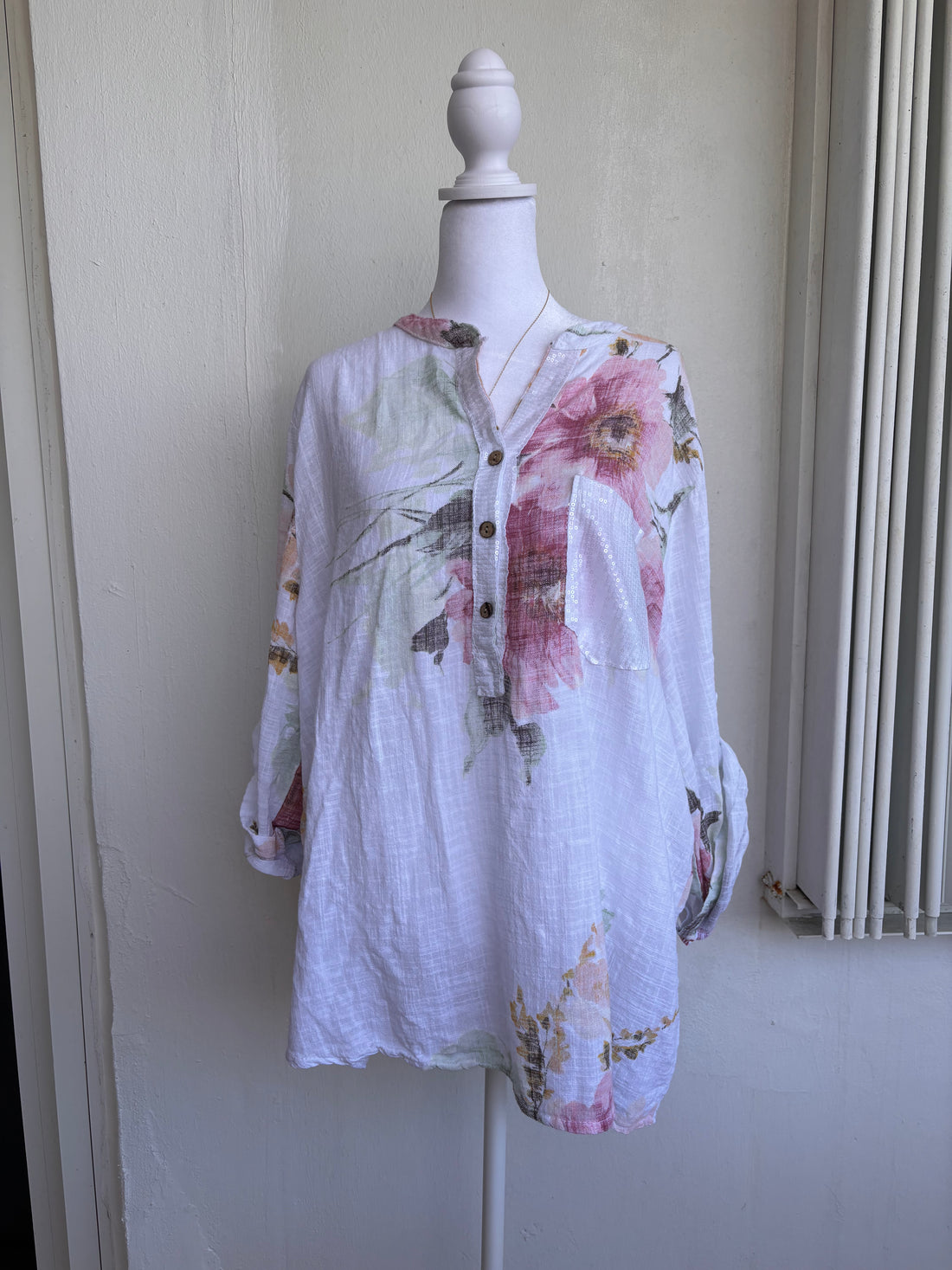 Style 1084 Floral Top with Sparkle Pocket