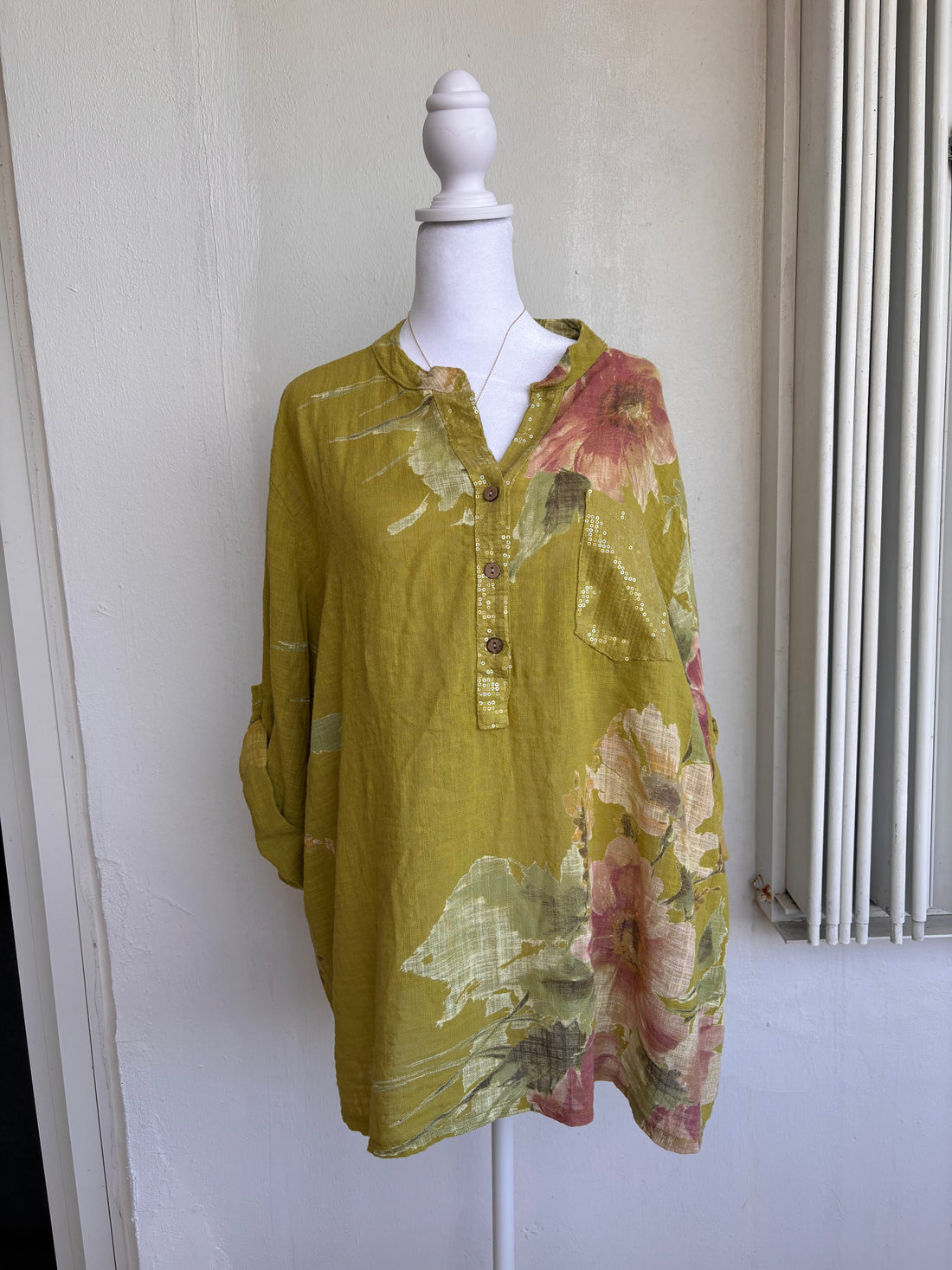 Style 1084 Floral Top with Sparkle Pocket