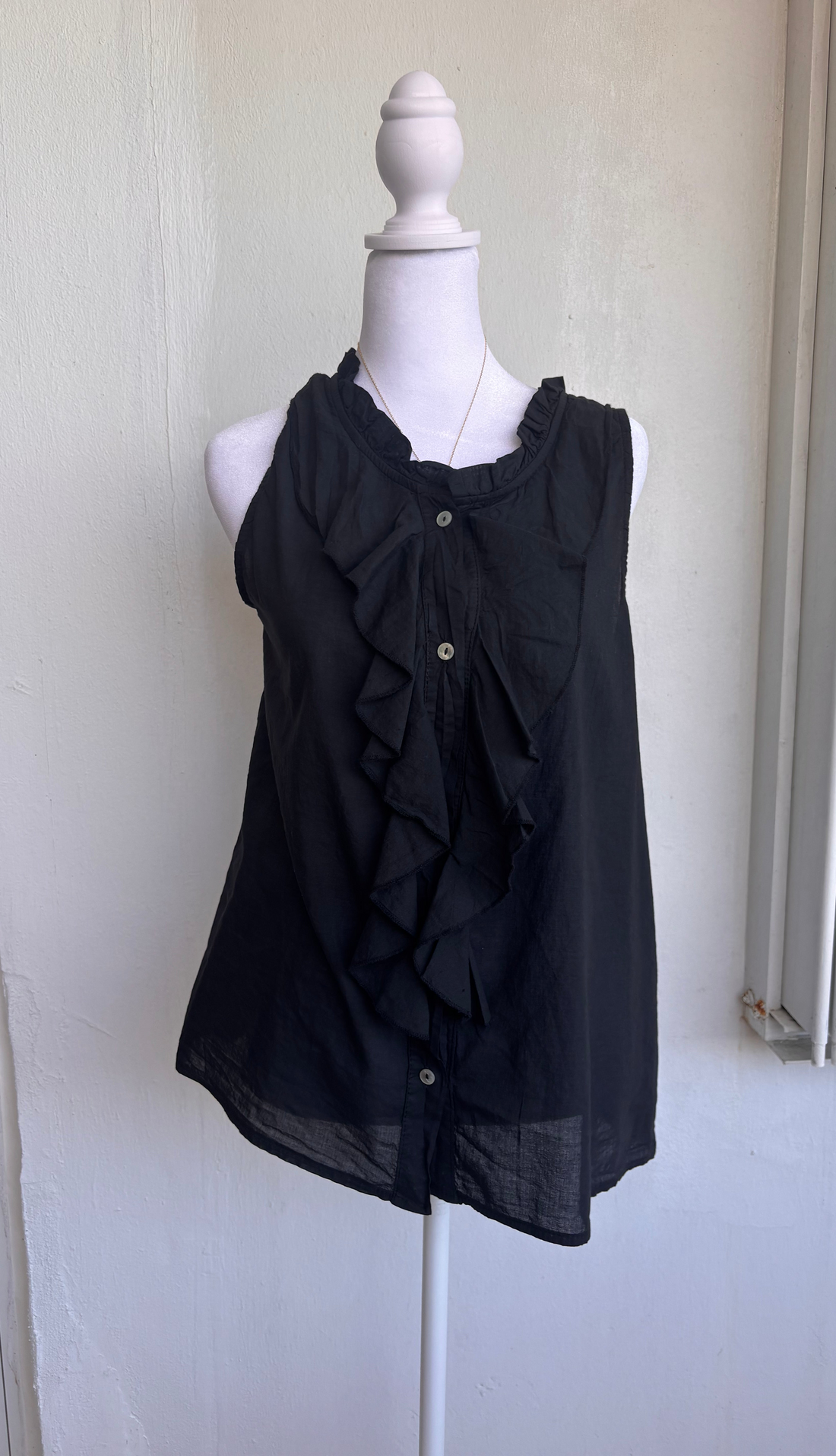 Style 1164 Button front woven Sleeveless top